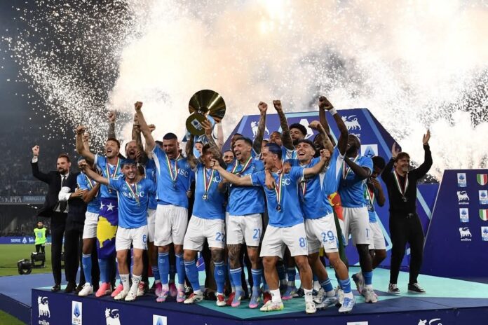 Napoli celebrating5