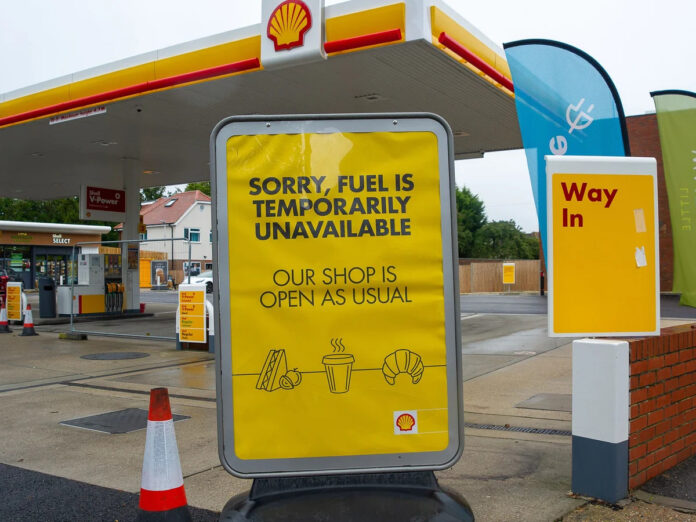 Fears of fuel shortage rise as some petrol stations begin to ration supplies