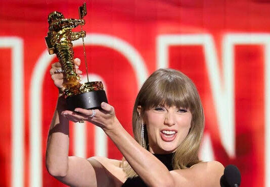 Taylor Swift Makes MTV VMAs History With Major New Record